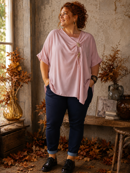 Tunique pastel avec 2 broches dorées