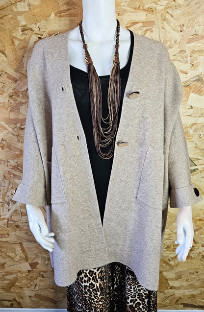 Veste en lainage boutonnée de haute qalité