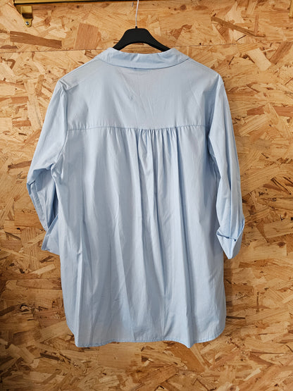 Chemisier de coton bleu ciel