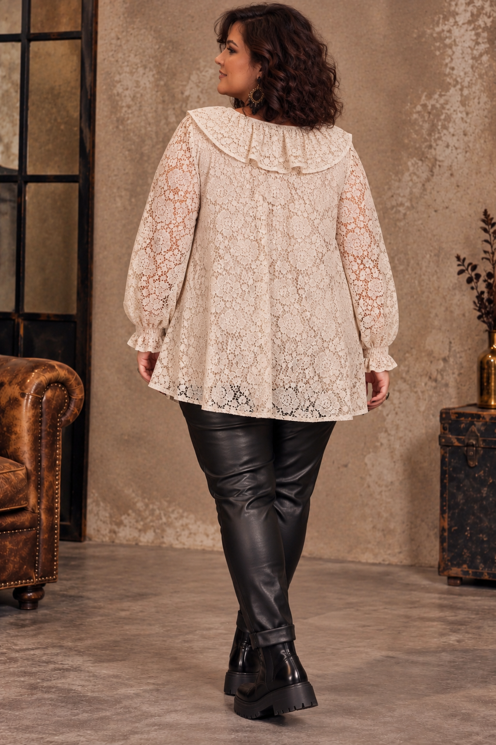 Chemise à jabot en dentelle doublée
