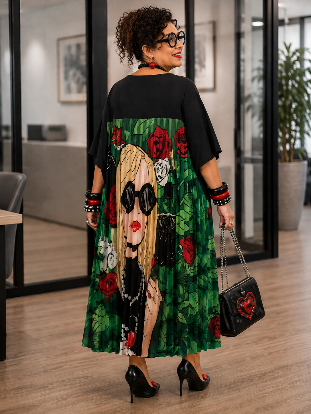 Robe plissée femme blonde stylisée