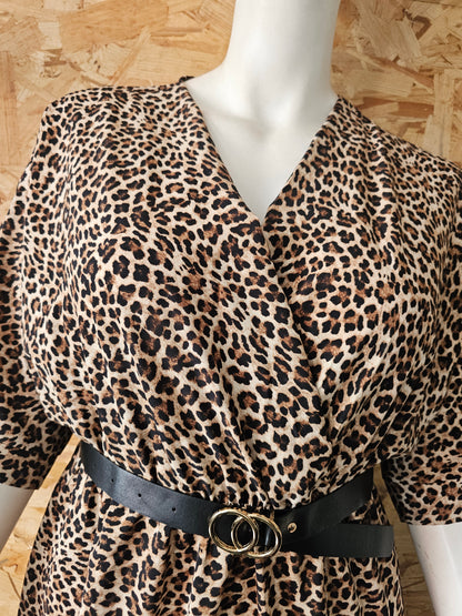 Robe léopard type cache cœur