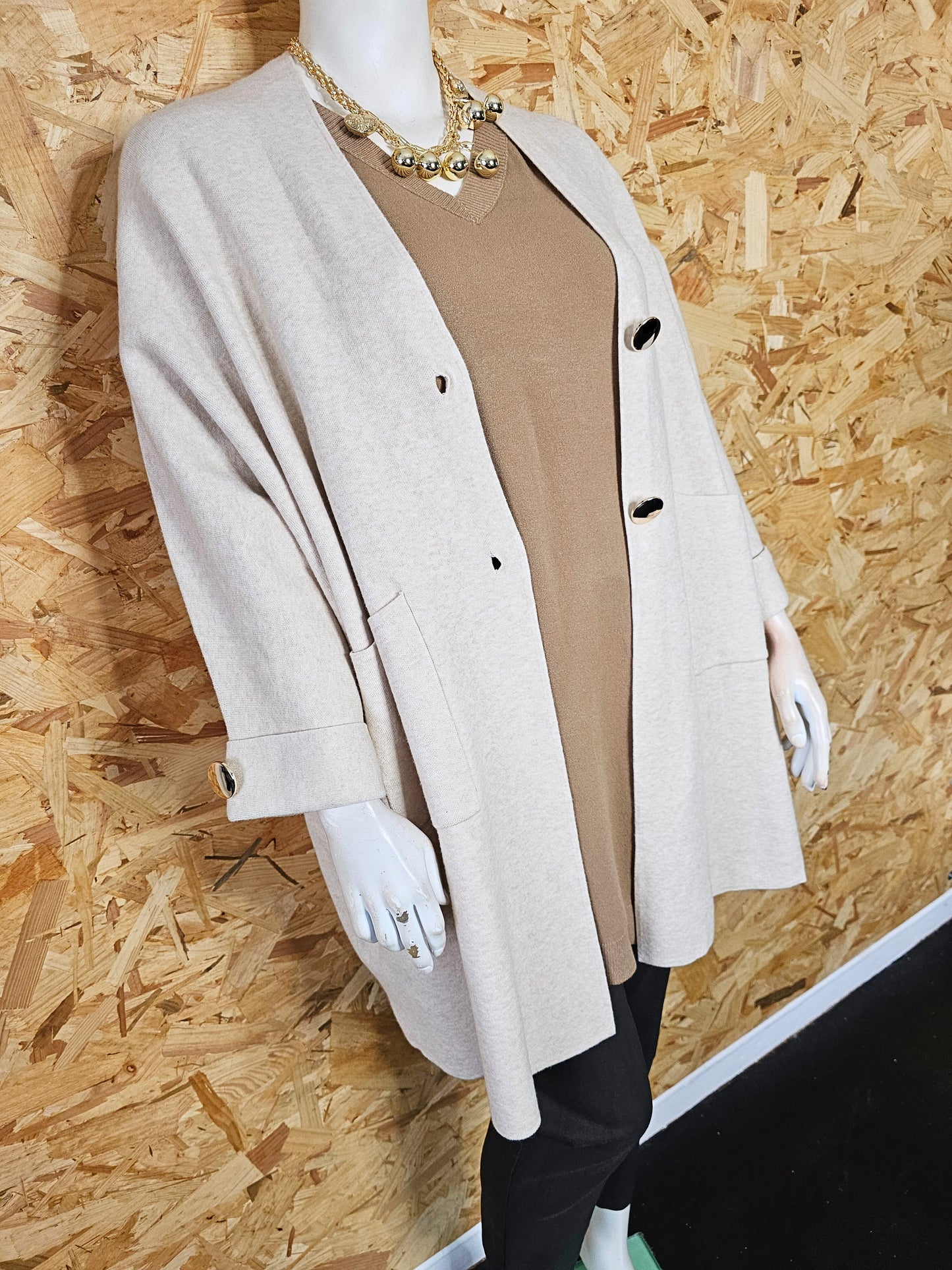 Veste en lainage boutonnée de haute qalité