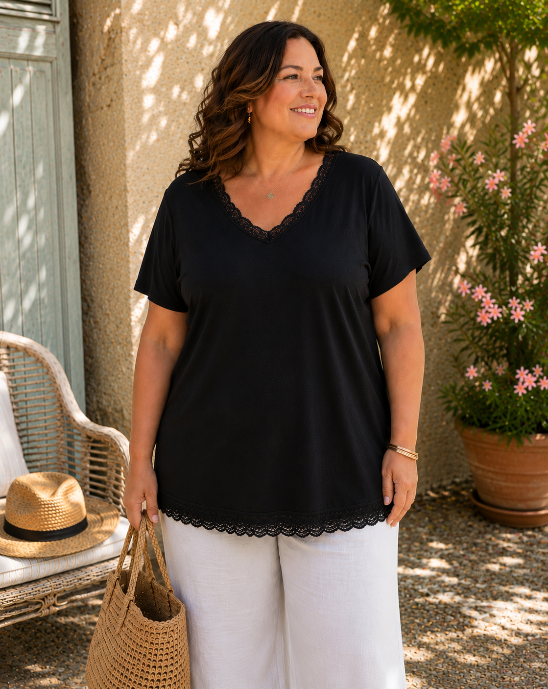 Teeshirt viscose et élasthanne / col et bas dentelle