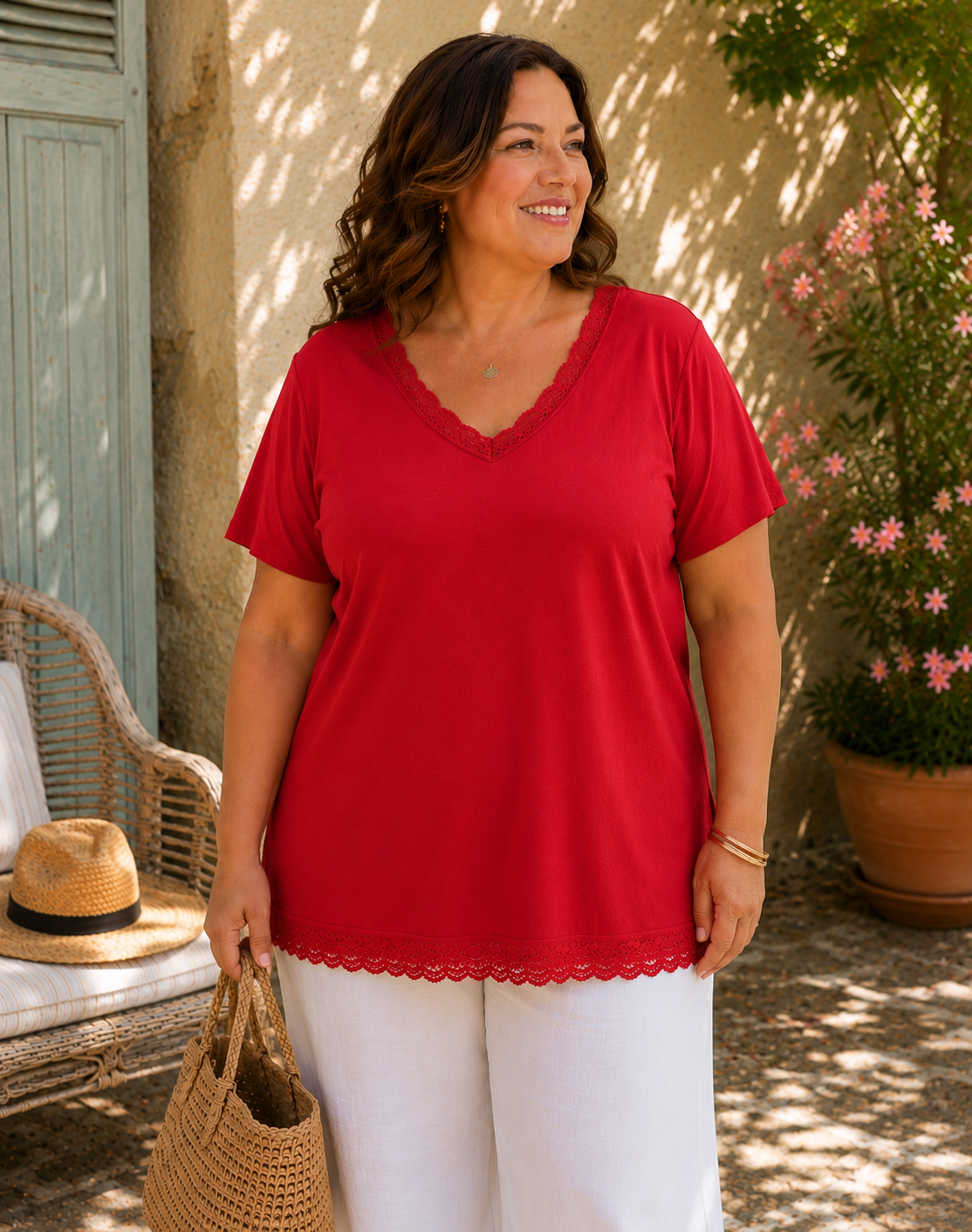 Teeshirt viscose et élasthanne / col et bas dentelle