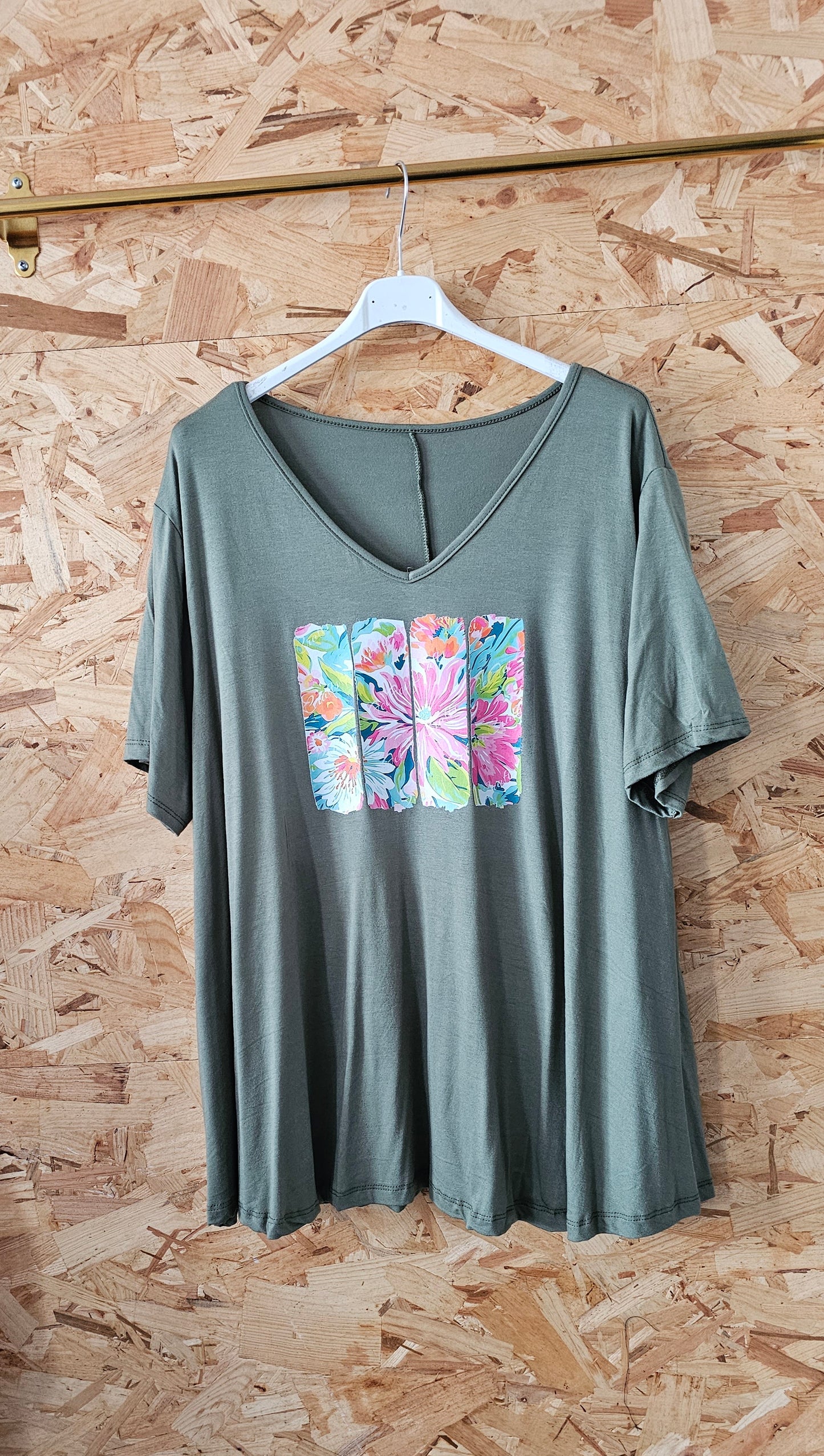 Teeshirt kaki évasé,  flocage floral