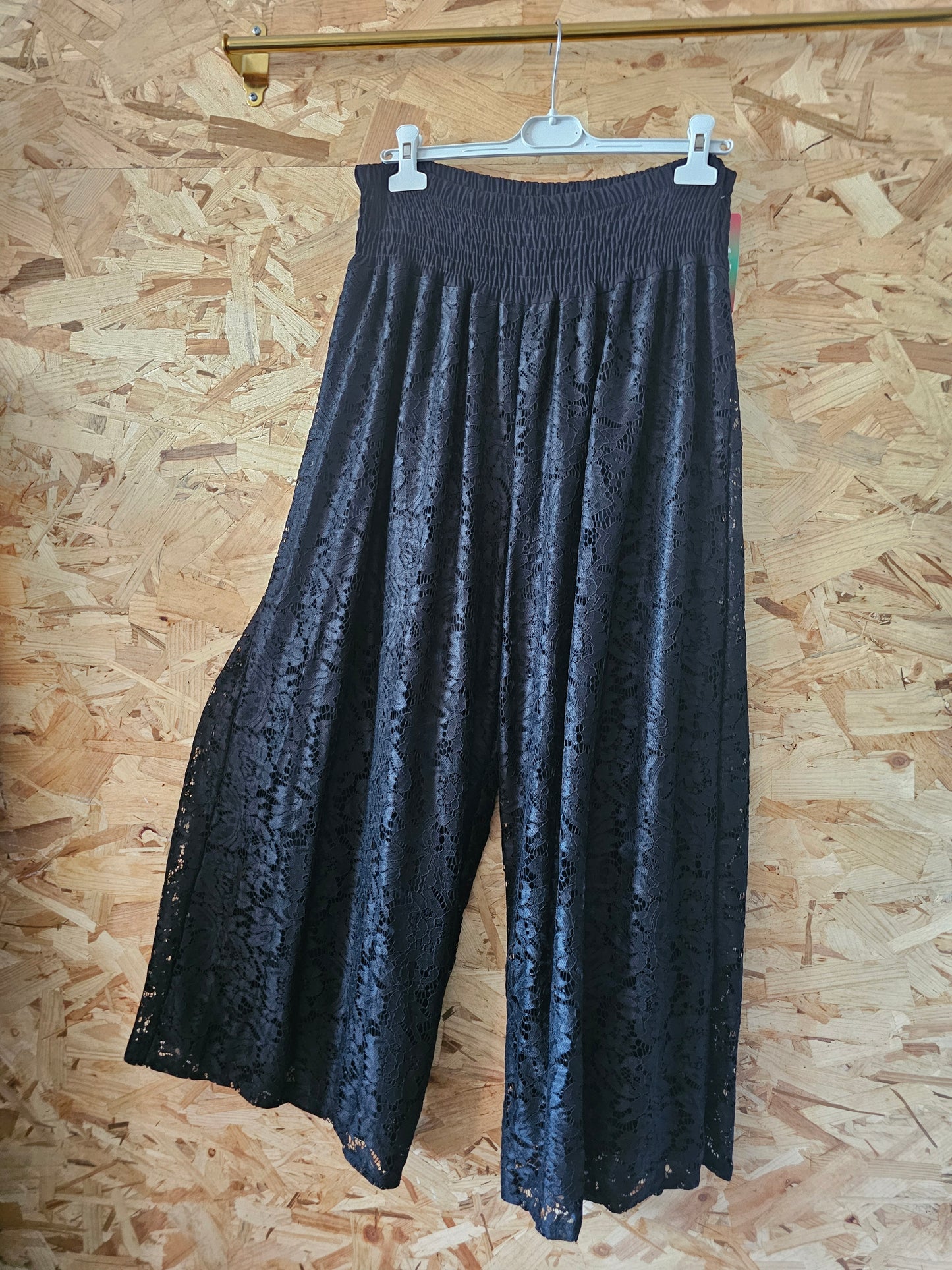 Pantalon large de dentelle