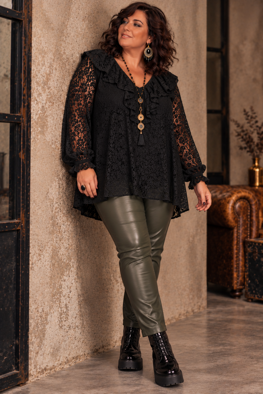 Chemise à jabot en dentelle doublée