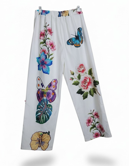 Pantalon blanc stretch,  motifs floraux et papillons colorés