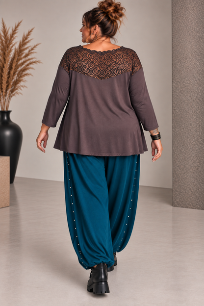 Teeshirt encolure plastron de dentelle
