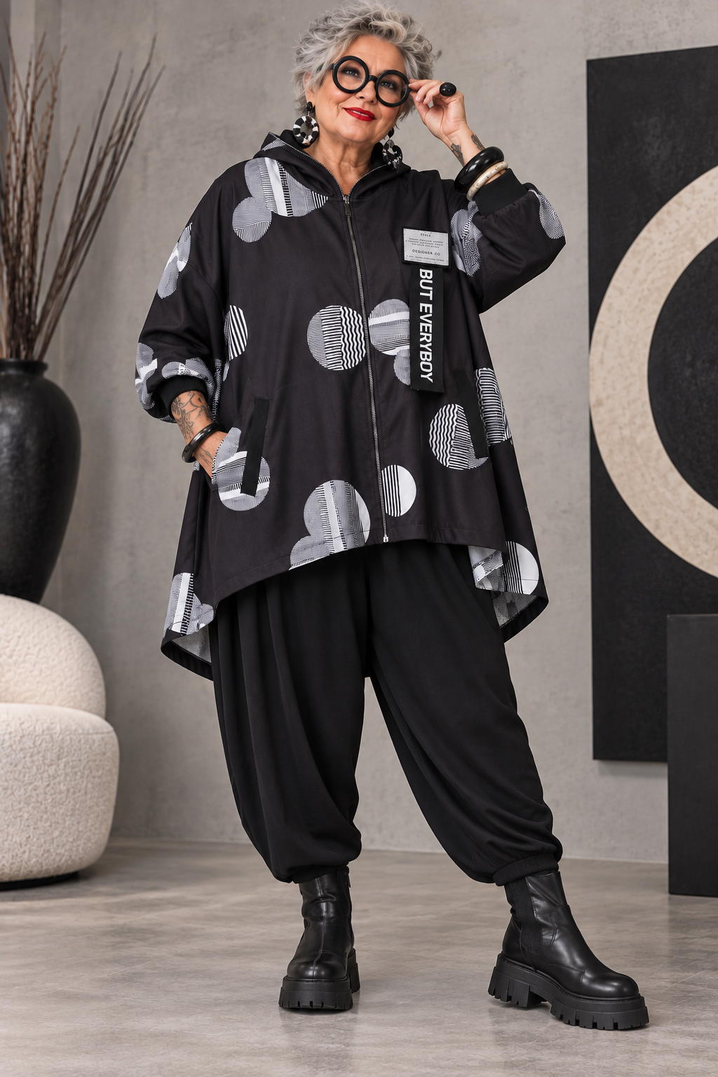 Parka noire et sphère blanches