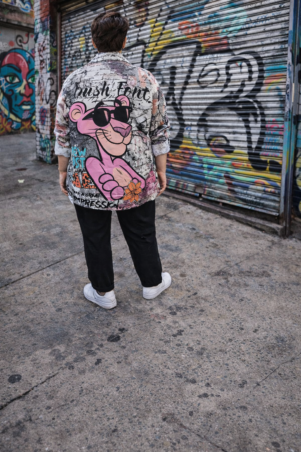 Blazer panthère rose et graffitis