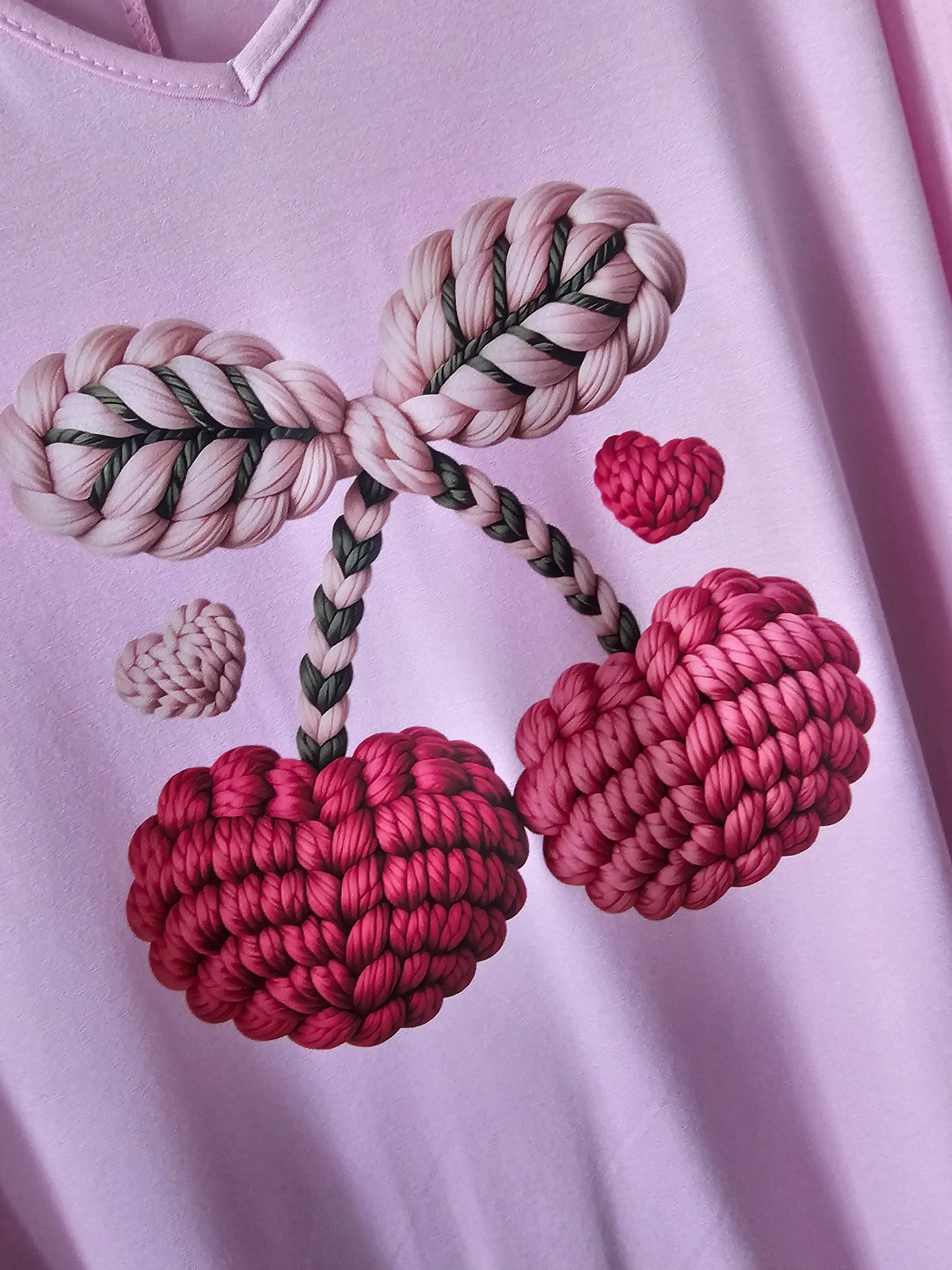 Teeshirt rose évasé,  flocage cerises tricotées