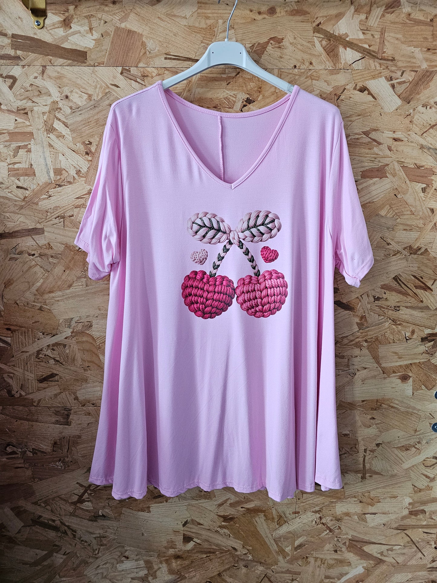 Teeshirt rose évasé,  flocage cerises tricotées