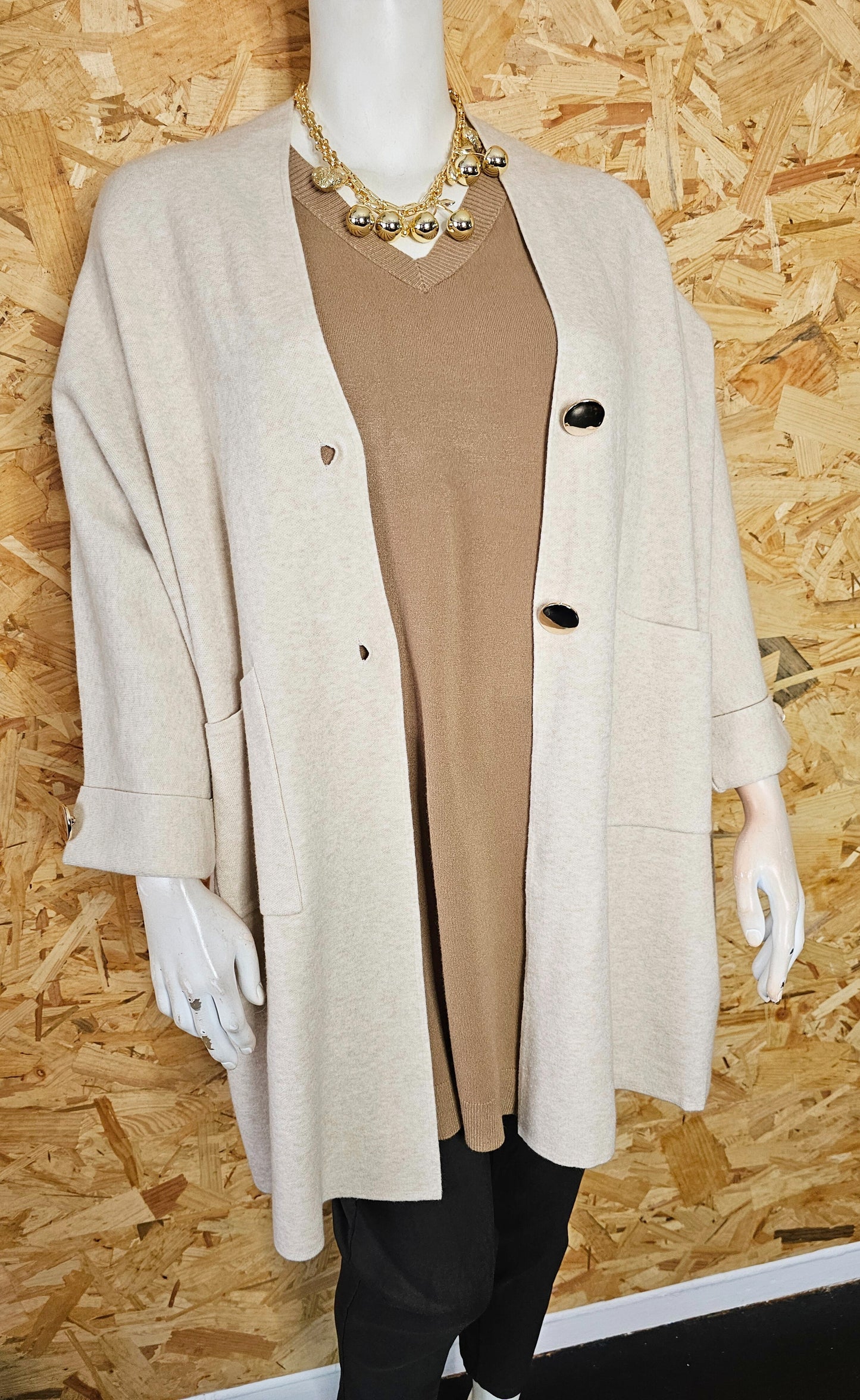 Veste en lainage boutonnée de haute qalité