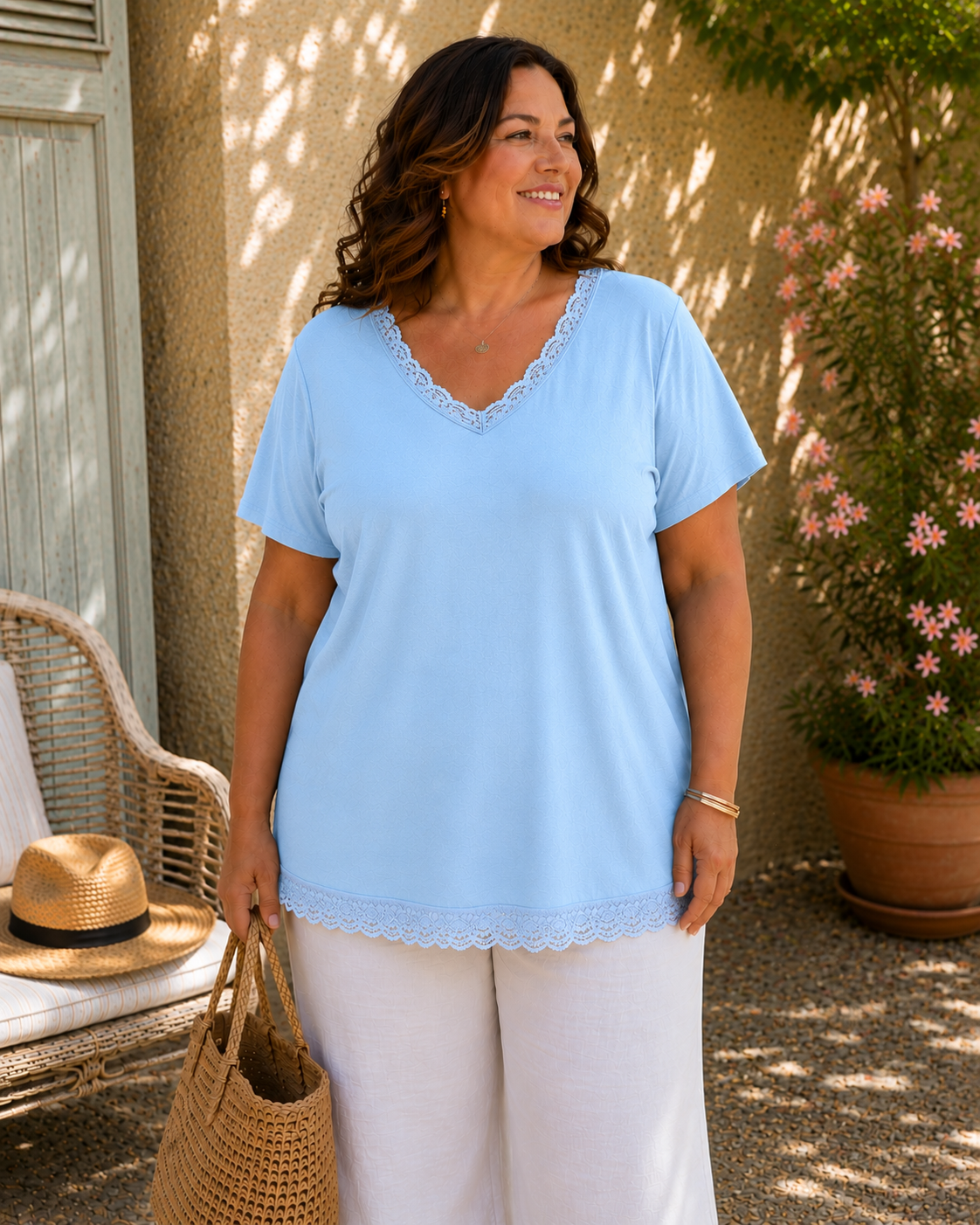 Teeshirt viscose et élasthanne / col et bas dentelle
