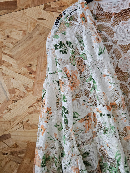 Veste de dentelle fleurie