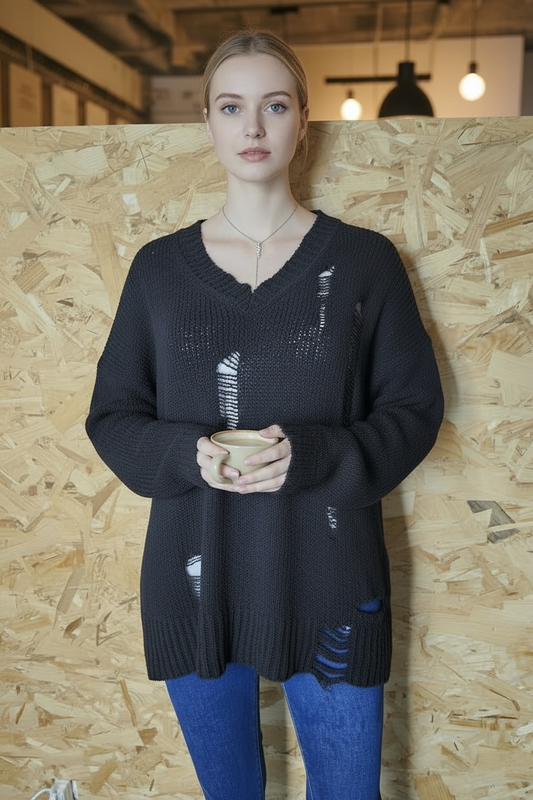 Pull noir effets déchirés