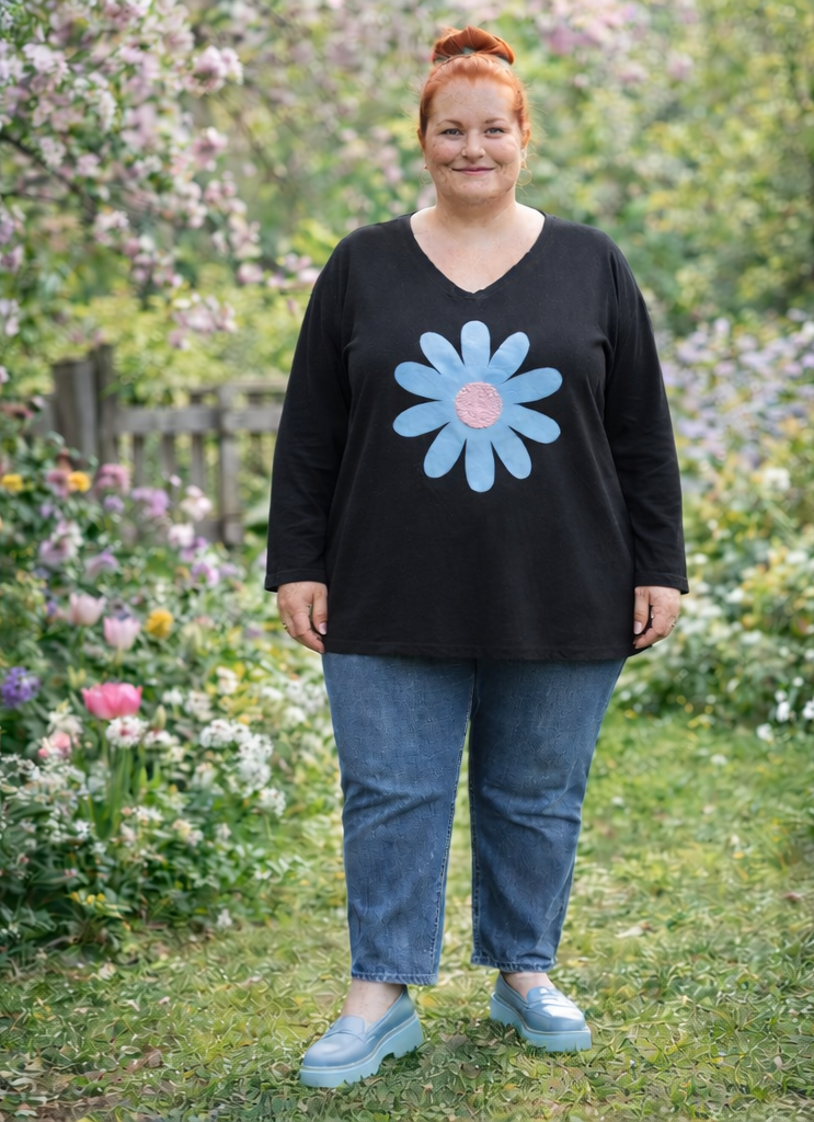 Pull fin grosse fleur centrale