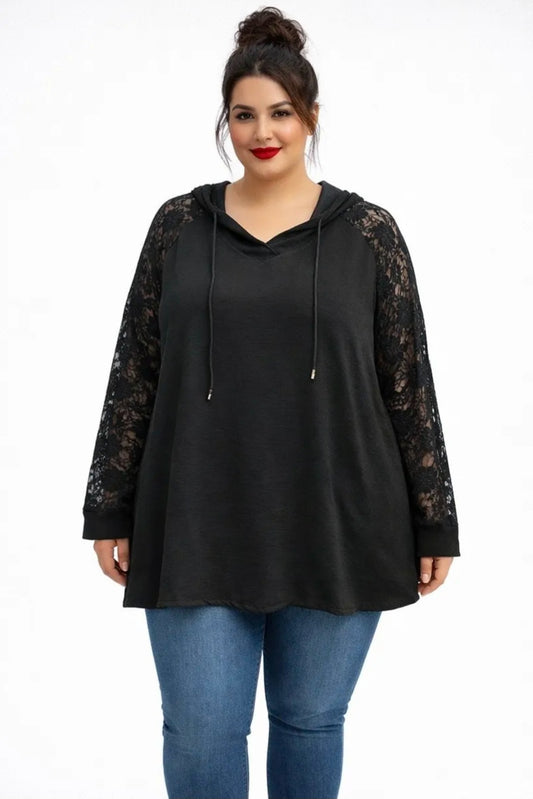 Tunique à capuche et manches de dentelle
