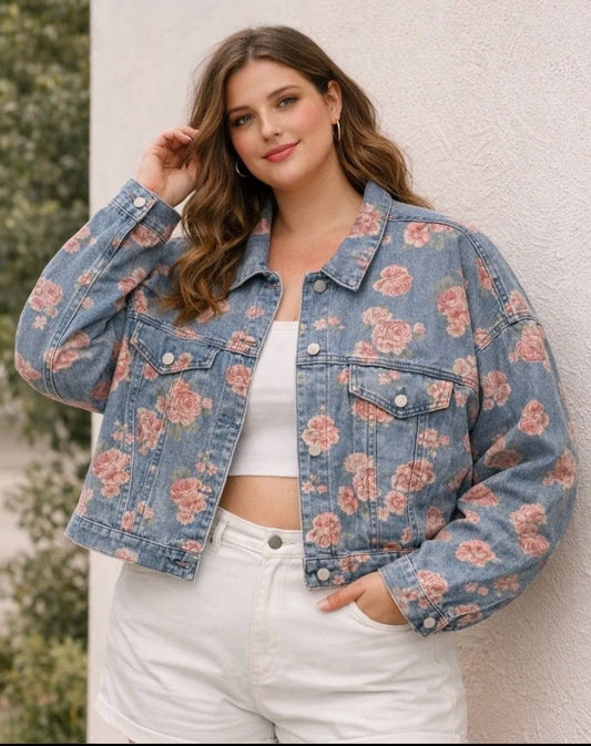 Veste jeans fleurie, version orversize raccourcie