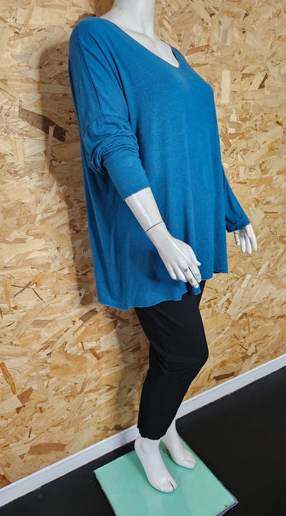 Pull col V main sur le cœur