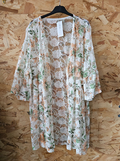 Veste de dentelle fleurie
