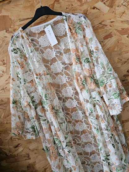 Veste de dentelle fleurie