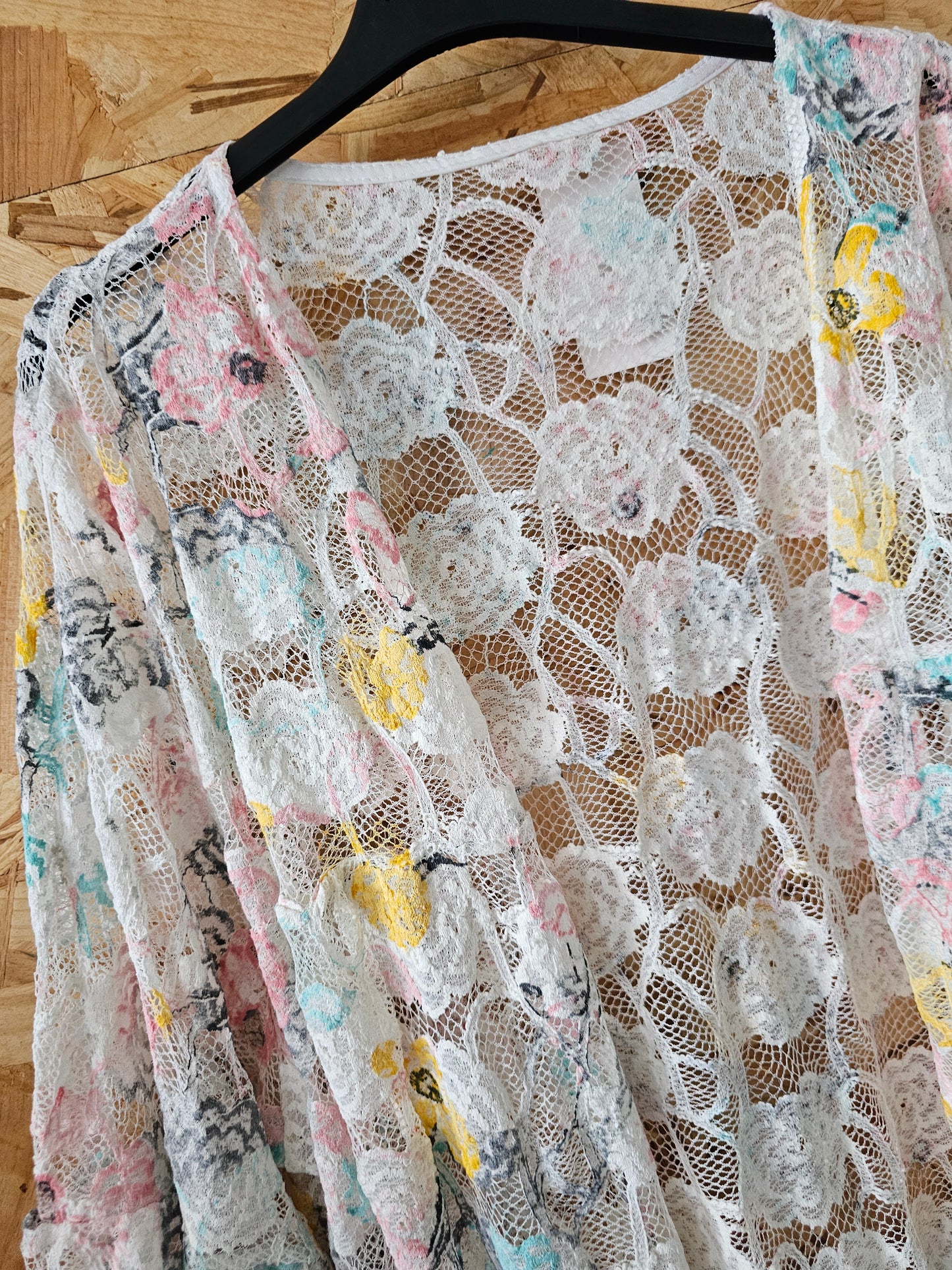 Veste kimono de dentelle colorée