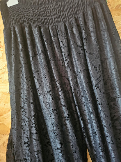 Pantalon large de dentelle
