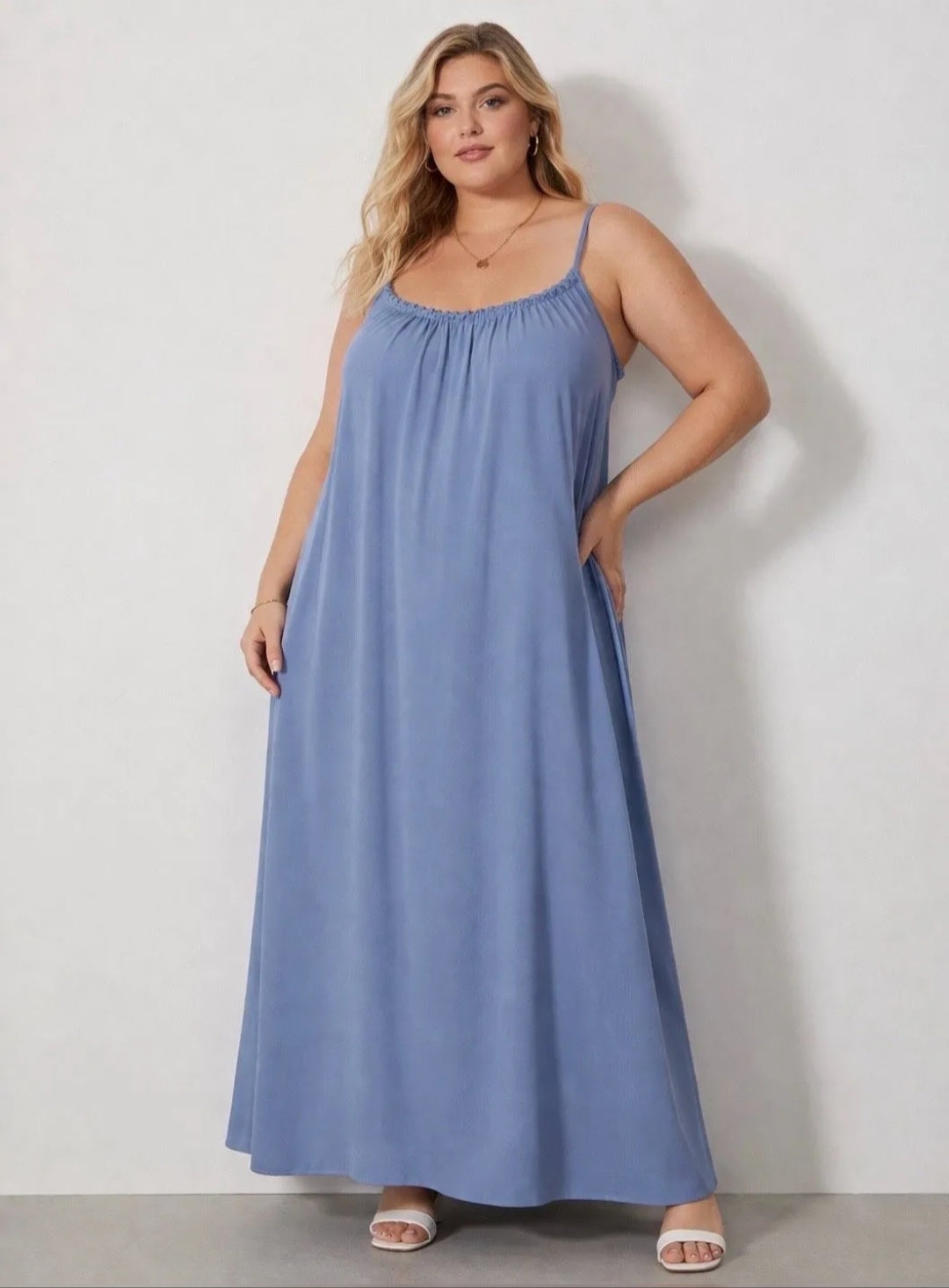 Robe longue à bretelles réglables