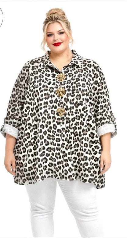 Veste chemise oversize léopard et broches